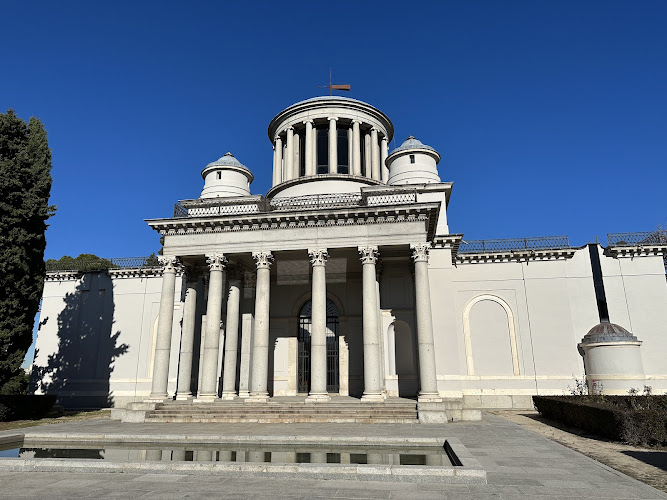 observatorios astronomicos cerca de mi Real Observatorio De Madrid (Rom)